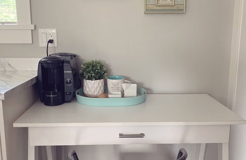 Regional District of Nanaimo Apartment | Benson View Carriage Suite with bright and beachy decor