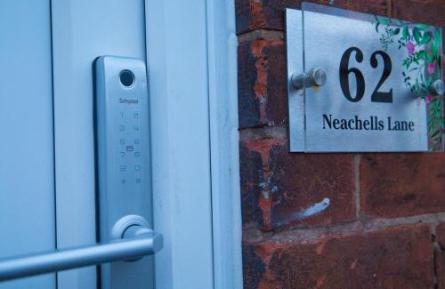 Wolverhampton House | Bentley Bridge Wolverhampton 3 Bedrooms Entire House - Perfect for short or Long stay