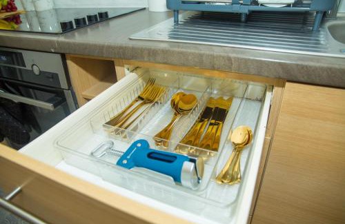 Wolverhampton House | Bentley Bridge Wolverhampton 3 Bedrooms Entire House - Perfect for short or Long stay