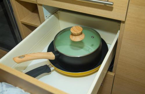 Wolverhampton House | Bentley Bridge Wolverhampton 3 Bedrooms Entire House - Perfect for short or Long stay