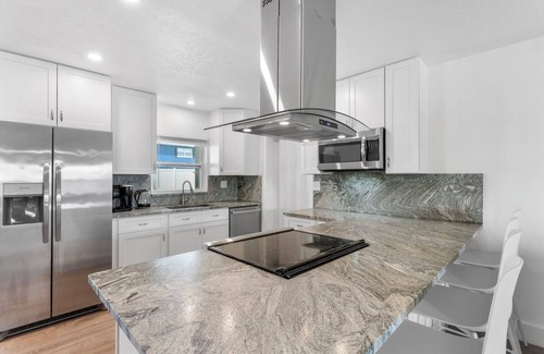 Cocoa Isles House | Bermuda Beauty Home - close to Beach & Downtown!