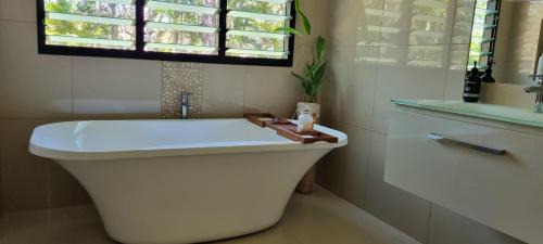 Berry Springs House | Berry Springs Tropical Retreat
