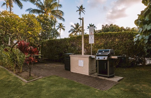 Wailua Apartment | Best Choice! Unit with Kitchen, Outdoor Pool, Free Parking Onsite!