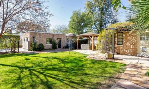 Encanto House | Best Little Guesthouse in Melrose! New Listing!