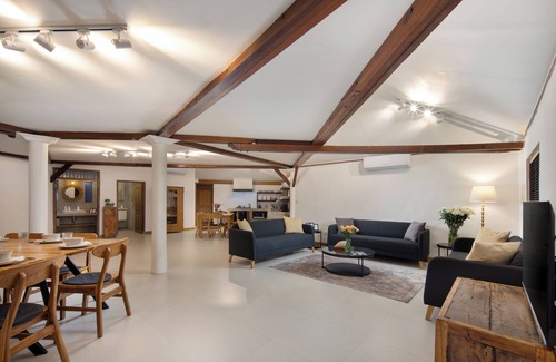 Drupadi Villa | BEST LOCATION! 7 BEDR/8 BATH POOL VILLA/SEMINYAK