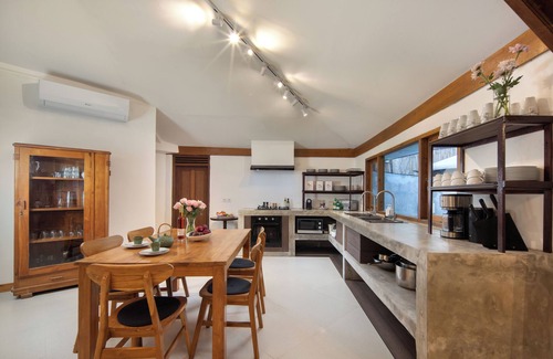 Drupadi Villa | BEST LOCATION! 7 BEDR/8 BATH POOL VILLA/SEMINYAK