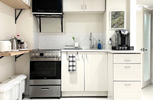 Waterloo Apartment | Best Location uptown Waterloo, beside Park. Small Clean Private Room (C)