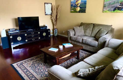 Napa House | Best North Napa Location, Close to Wineries & Restaurants