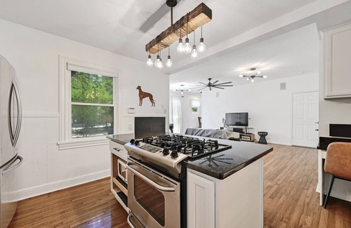 Barton Heights House | Best of Both - The Urban Shade; ACL Ideal!