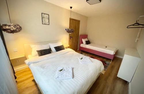 Resita Apartment | Best place to stay-Self check in-24h