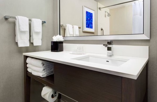 Cambridgeport Hotel | Best Value, Quality Stay! City View, Walk to Cafes, Shops & Universities