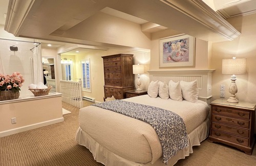Mendenhall Valley Hotel | Best Western Grandma's Feather Bed