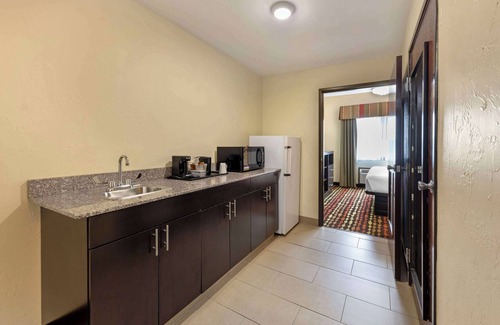 Moore Hotel | Best Western Greentree Inn & Suites