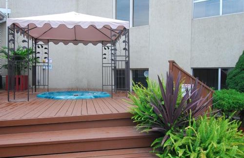 Simcoe Hotel | Best Western Little River Inn