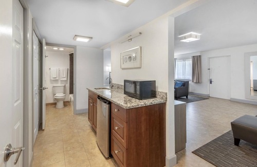 Land of the Presidents Hotel | Best Western Palm Beach Lakes