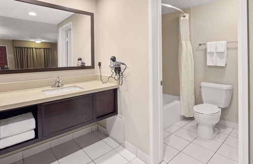 East Pasadena Hotel | Best Western Pasadena Royale Inn & Suites