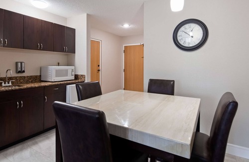 Venice Hotel | Best Western Plus Ambassador Suites Venice