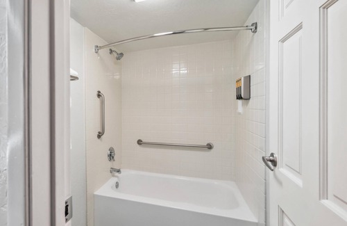 Redding Hotel | Best Western Plus Hilltop Inn