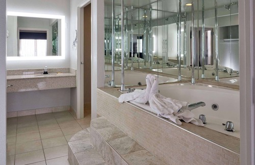Downtown Baltimore Hotel | Best Western Plus Hotel & Conference Center