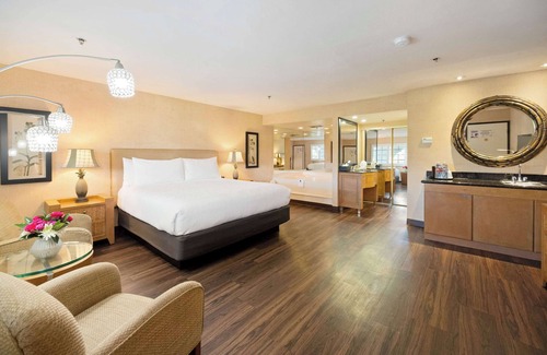 Downtown Palm Springs Hotel | Best Western Plus Las Brisas Hotel