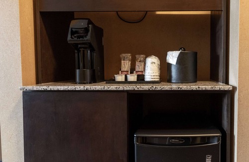 Southeast Edmonton Hotel | Best Western Plus South Edmonton Inn & Suites
