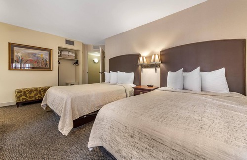 Downtown Minneapolis Hotel | Best Western Plus The Normandy Inn & Suites