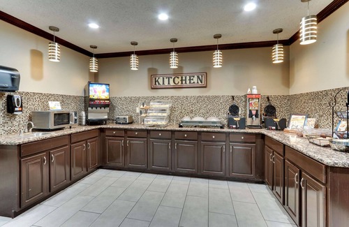 Wichita Falls Hotel | Best Western Plus University Inn & Suites