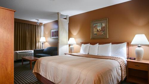 Joplin Hotel | Best Western The Oasis at Joplin