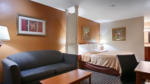 Joplin Hotel | Best Western The Oasis at Joplin