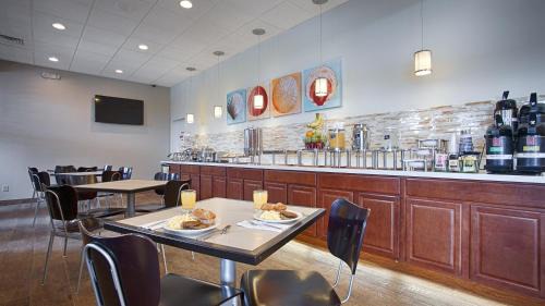 Joplin Hotel | Best Western The Oasis at Joplin