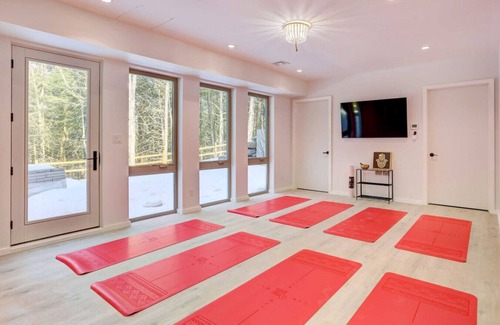 Rowland House | Bethel NY Wellness Retreat w/Spa Amenities