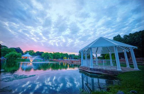 Urbanna House | Bethpage Three-Bedroom Cottage 15