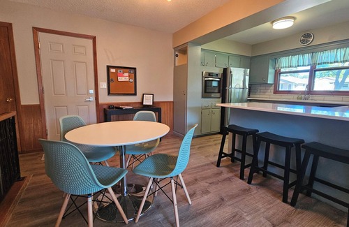 Rochester House | ☆Betty’s Bungalow: Retro Redesign on the bus line☆