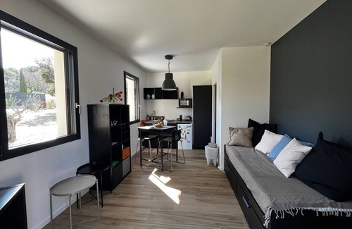 Le Tholonet Apartment | Between Aix and the Sainte Victoire