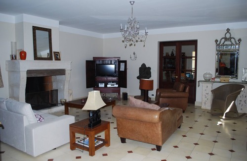 Maillane Other | Between Avignon and Les Alpilles, a traditional provence house. Garden and pool.