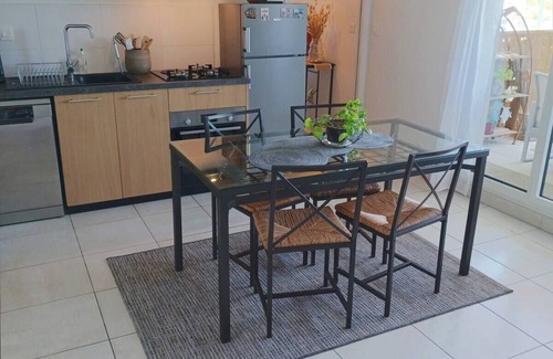 Plouharnel Apartment | Between Land and Sea, right in the center of Plouharnel, all within walking distance. The ocean is 5 minutes away.