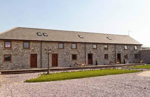 Rhyd-y-foel Cottage | BEUDY BACH, family friendly, with a garden in Abergele