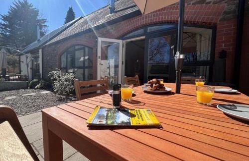 Llanfihangel Tal-y-llyn House | Beudyr Gamlas