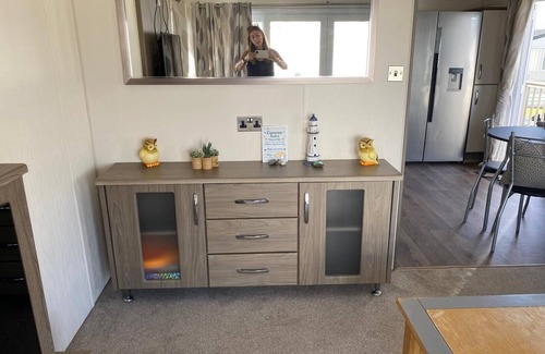 Hopton House | Beutiful Park home . in quiet location on holiday park packed with amenaties