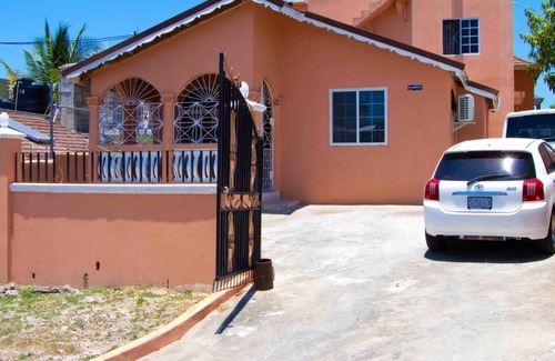 Rhyne Park Village House | Bev Rosevilla