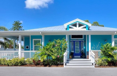 Downtown Dunedin Bed & Breakfast | Beyond The Wall B&B
