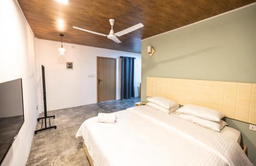 Thulusdhoo Island House | Bibee Surf