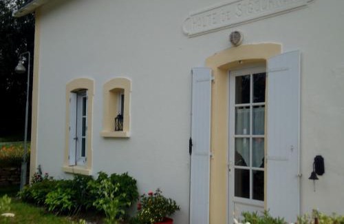 Sigournais House | Bienvenue à la halte de Sigournais ancienne Gare