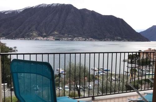 Sala Comacina Apartment | Big Apartment with Lake View and Three Bedrooms