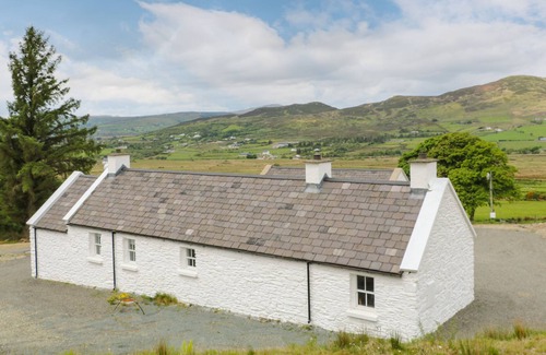 Inishowen Cottage | BIG HILL COTTAGE, family friendly in Buncrana, County Donegal