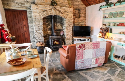Inishowen Cottage | BIG HILL COTTAGE, family friendly in Buncrana, County Donegal
