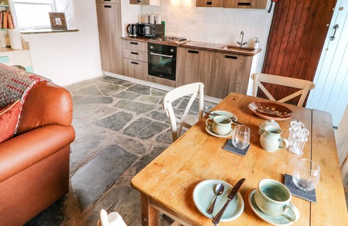 Inishowen Cottage | BIG HILL COTTAGE, family friendly in Buncrana, County Donegal