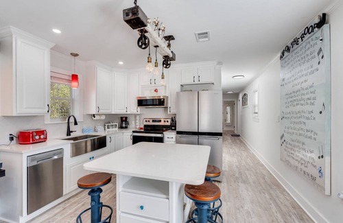 San Juan House | Big Juan- Steps to Beach- 4 Bikes!