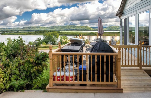 Minneiska House | Big River Escape Grandview Manse