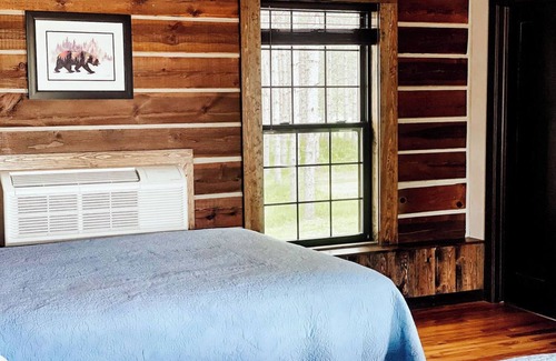 Lake Itasca Hotel | {Big Timbers} Lodging next to North Entrance of Itasca State Park